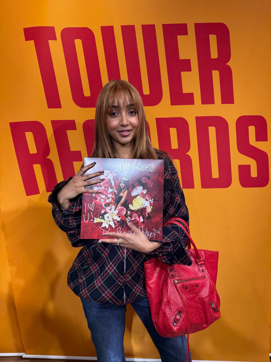 PinkPantheress】 TOWER RECORDS SHIBUYA でのサイン会の様子をお届け
