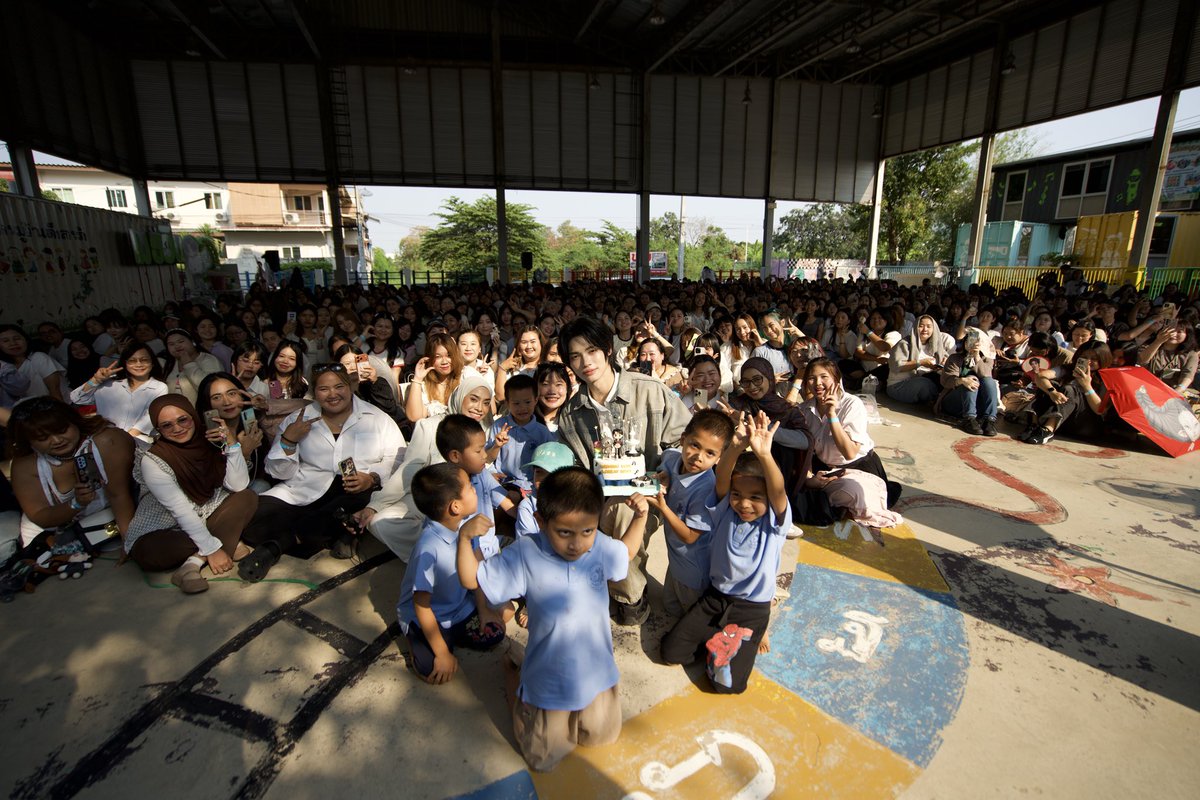 ภาพรวมพล วิน เมธวิน โอภาสเอี่ยมขจร และแฟนคลับ ในงานทำบุญวันคล้ายวันเกิดปีที่ 27 โรงเรียนอนุบาลหมู่บ้านเด็กสานรัก มูลนิธิเด็ก

“ขอบคุณทุกคนที่มาหากันนะครับ เติบโตไปด้วยกันนะครับ จากพี่วิน! 🫶🏻😘” — วิน เมธวิน (21 ก.พ. 2569)

WISHING WIN A GREAT BDAY

#WINfinity2026
#Win27LevelUp