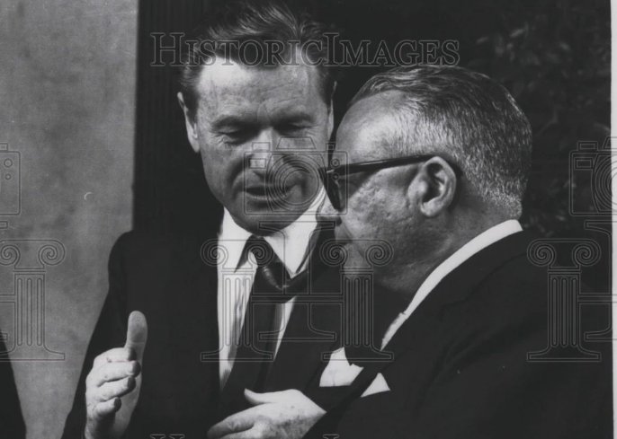 Pasando su cumpleaño 55° trabajando por Venezuela #22Feb1963 Con Gobernador NY:
"He insistido mucho en este viaje a Estados Unidos, donde se me ha presentado como el arquitecto de lo que en Venezuela se ha logrado […] para vivir dentro de la democracia y dentro de la libertad".