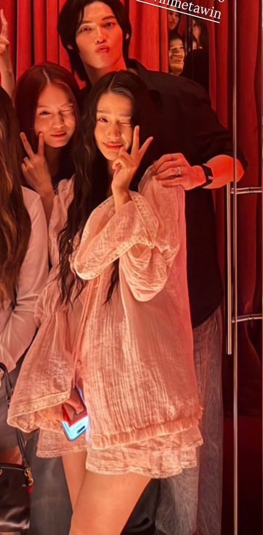 talent____'s tweet image. วินตูน่ารักมาก ใช่ 🤘🏻🥹🫳🏻 

แต่นี่แบบน้องตูสวยมากลูกกก ทั้งหน้าผมกับชุดนี้สวยมากกกกน่ารักมากกกก เป็นตุ๊กตาแสนสวยเลยต้าว 🤏🏻🥹