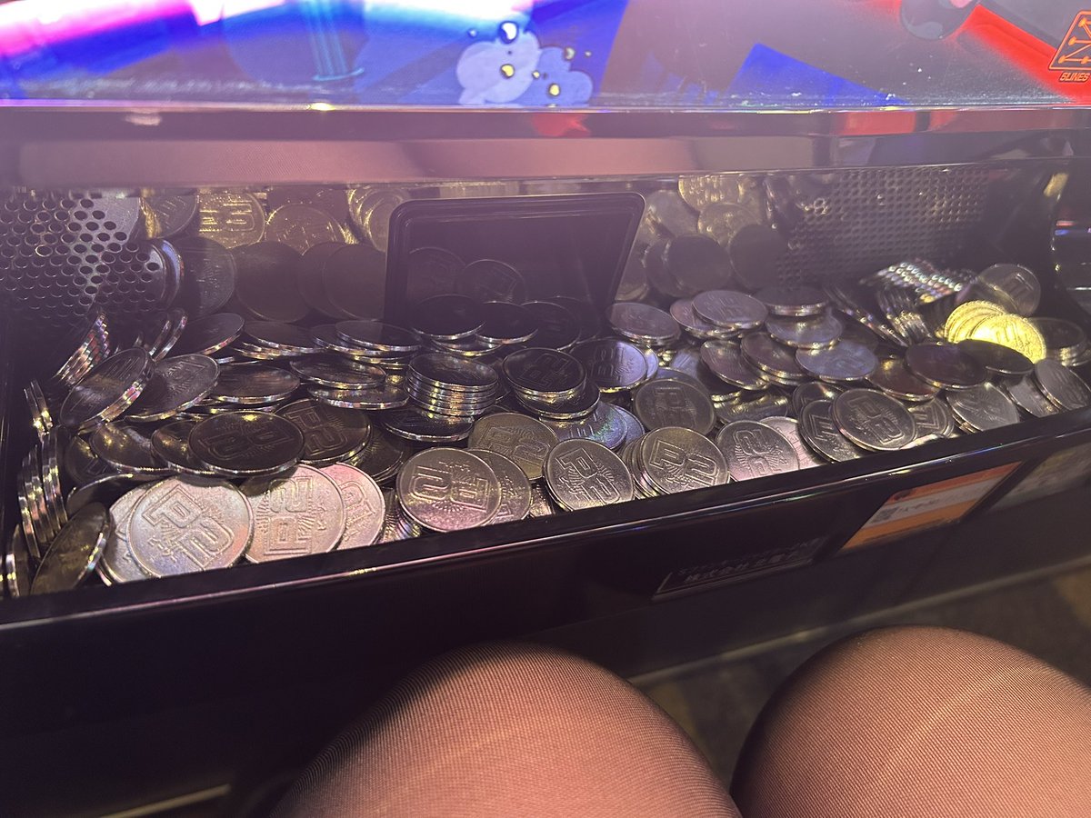 pachibibi65's tweet image. 2連チャンでプレミアム演出！！
GOGO!エレキ点滅だったー！！！
しっかり出玉感‼️‼️‼️‼️

すんばらしいよまろ吉くん！！！！！🐶
総回転数 797
合成確率1/113！
BIG5/REG2💮

パチンコ&amp;amp;スロット #P2 さま
《 #PR 》