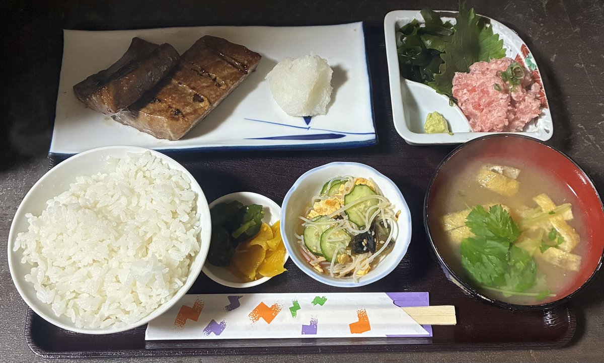 ランチ営業、終了しております。 夜営業は18:00開始予定。 しずかな