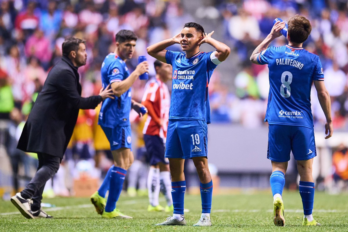 A MAMAR VERGA DE SU PADRE

DON CHARLY RODRÍGUEZ