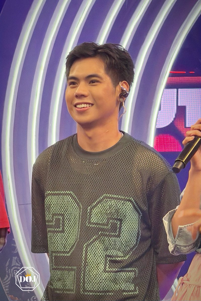 DeckOfJokerOFC's tweet photo. That smile? Certified heart slayer.💛

Let’s all keep streaming ‘Kung Saan Saan’🎵🎧

KUNG SAAN SAAN SA AOS
@1stoneOfficial #1stOne
@1stoneofc_joker #1stOne_JOKER 
#1stOne_KungSaanSaan #AOSFebFest https://t.co/ifyGGONKDS