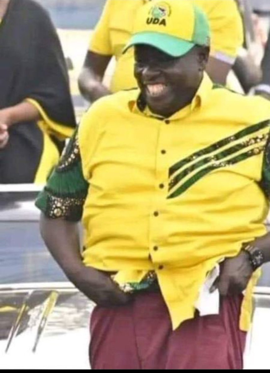 Wacha sasa nijitayarishe ku unfollow frauds walini unfollow usiku 😅🫴 wengine tukilala nyinyi mnaendeleza ukora 😅