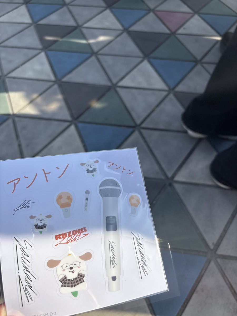 rizsh0904's tweet photo. @__O6O6_hc 検索から失礼します。
こちらのアントンステッカーと、タロのpvcチャームとの交換可能でしょうか？
ご検討よろしくお願い致します🙇🏻‍♀️ https://t.co/Oi4y6bR0r5