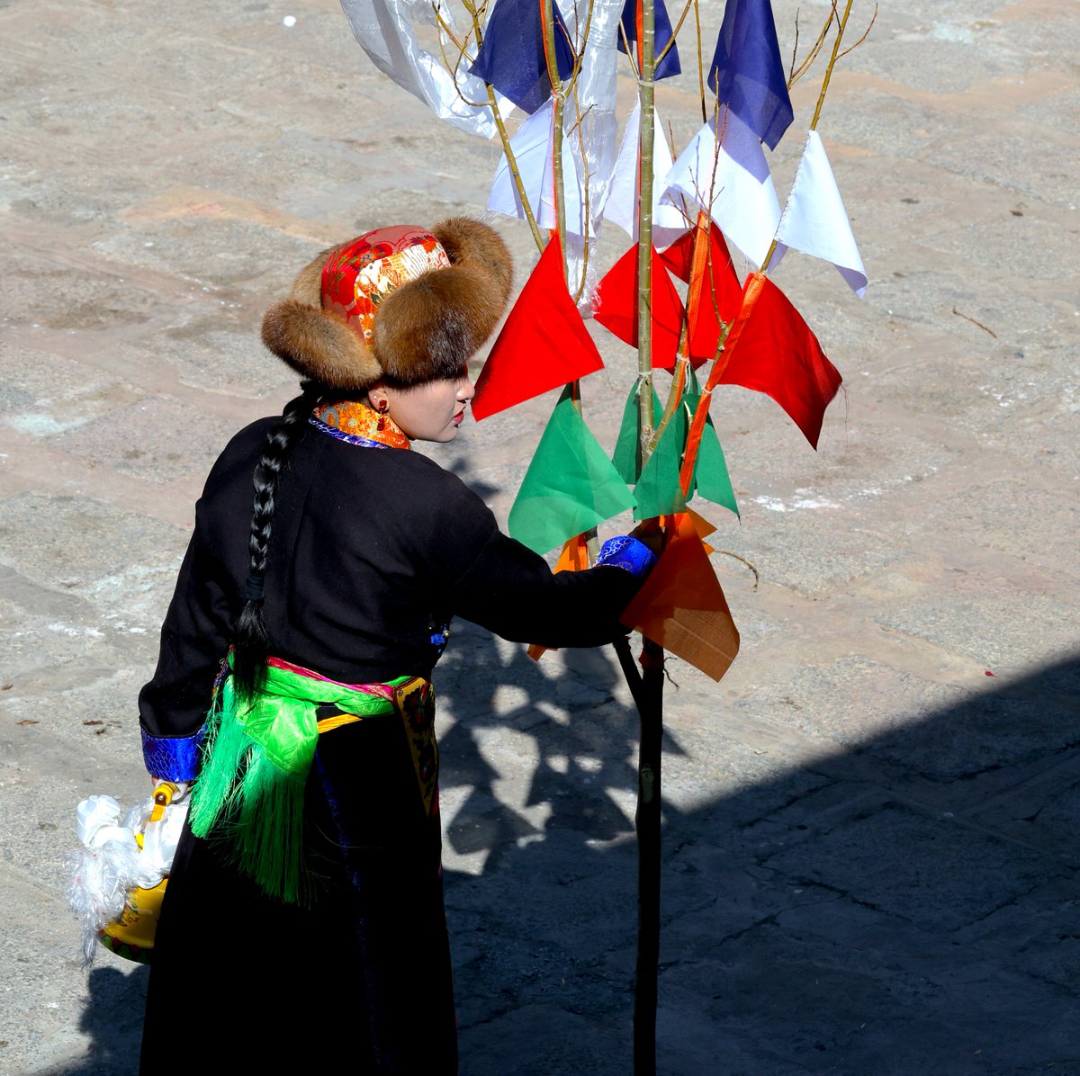 Tibetan traditional costumes, festive attire. A happy life.