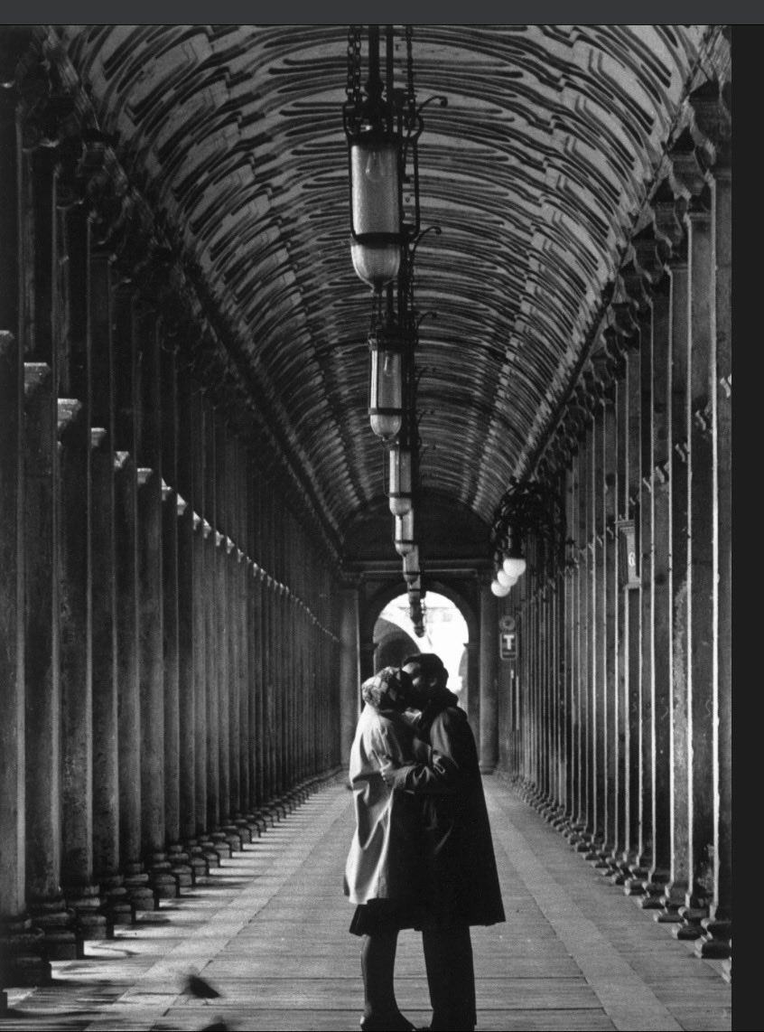 dabeny's tweet photo. Gianni Berengo Gardin, fotógrafo poético que amó y retrató a Venecia, sus trabajadores, médicos, músicos, etc. Acompañado de un vigía de lo hermoso, Vivaldi. Belleza auténtica fuerte, frágil, grande vulnerable. #MercedesMencheroVerdugo #CPUF @radioclasica
https://t.co/HIuhMdxx7K https://t.co/dsdjdUaiBY