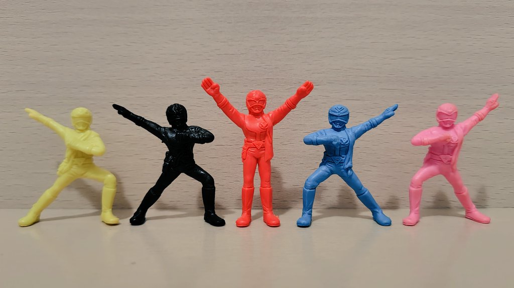 3歳からの憧れの品 #大戦隊ゴーグルファイブ の名乗りポーズの消しゴム