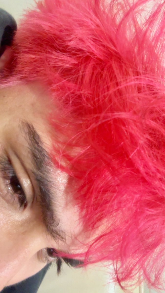 findingcris's tweet photo. angels have pink hair 👼 https://t.co/pN8yn0qIbK