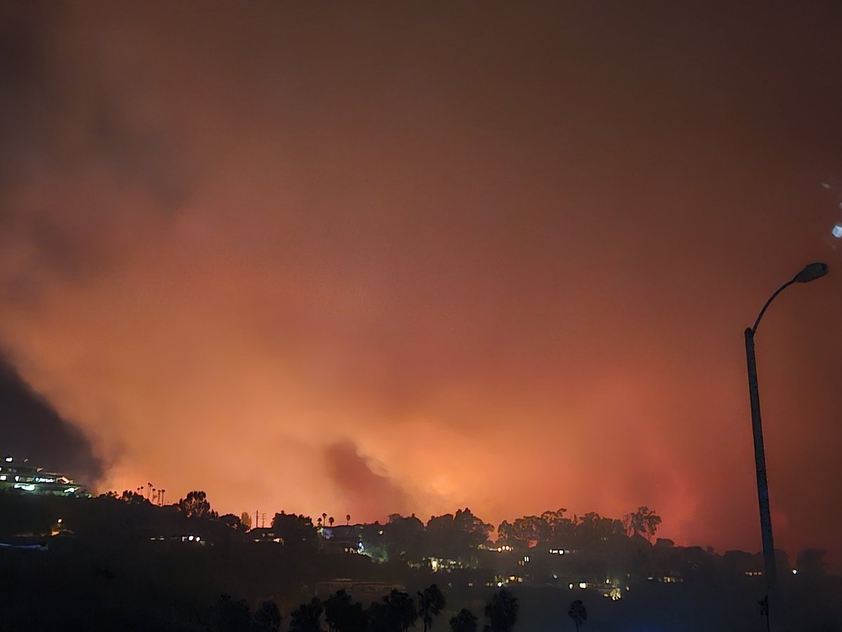 joyclynbell's tweet image. The Fire Escape
#JDPBPhotography
#CaliforniaFires #PCH #FireAnWater #Repost