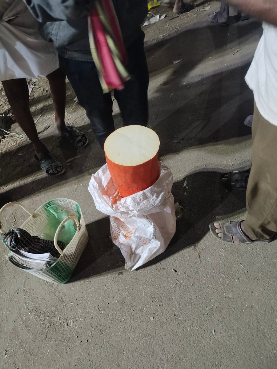 Chinna mukka kosi chethi lo petti 50rs tesukunnadu ☹️