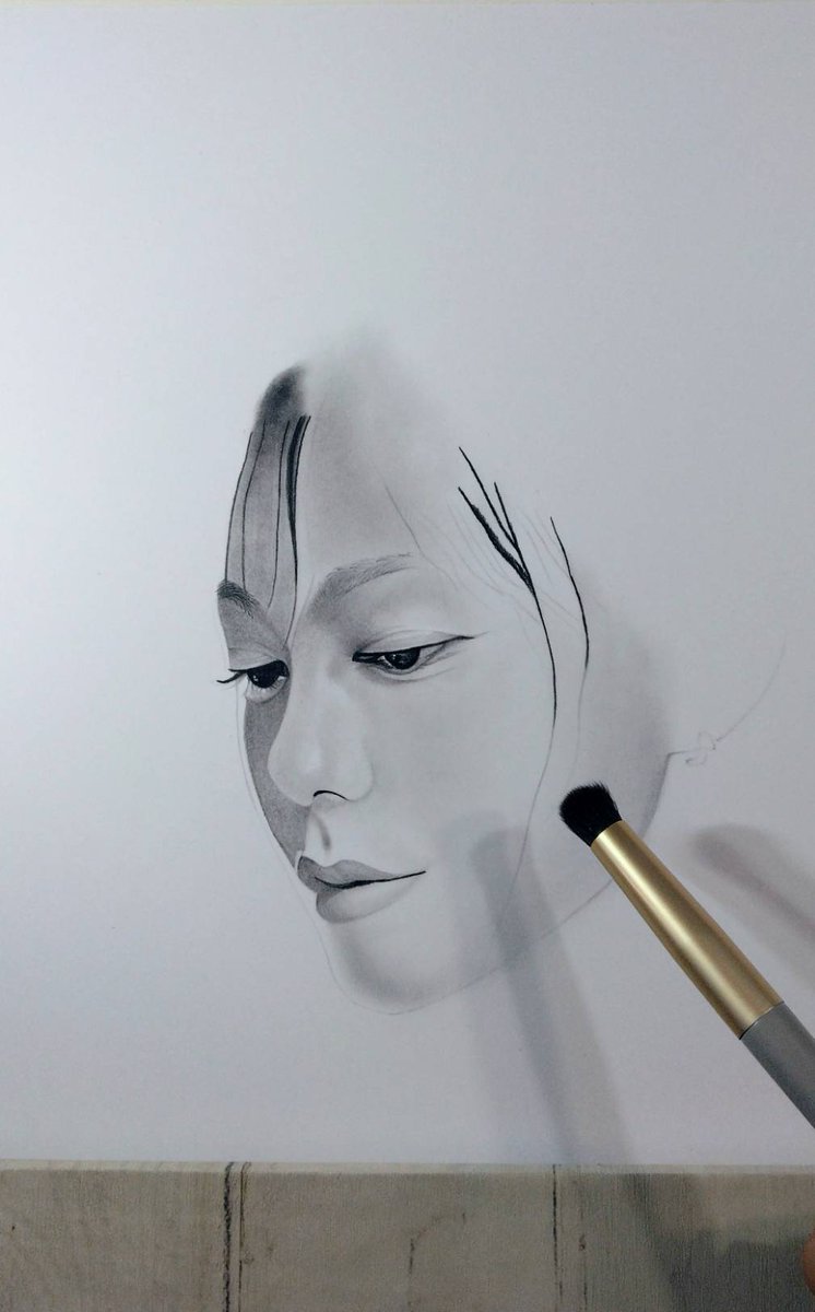 ○鉛筆画(pencil drawing) 新作描き始めました✏ #pencildrawing