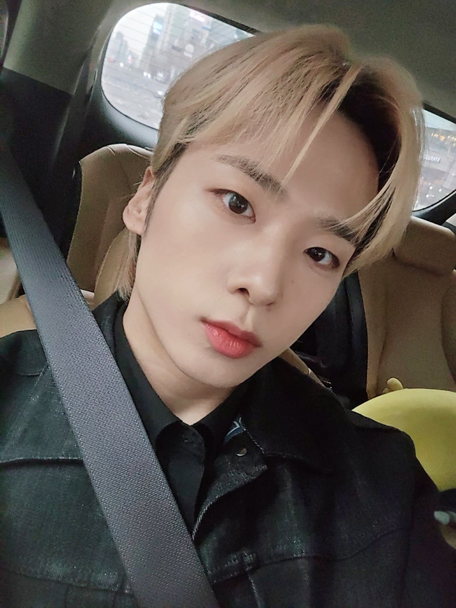 McndOfficial_'s tweet photo. [👑] 
나 졸업했어요👩‍🎓🎓

#MCND #엠씨엔디 
#Castle_J #캐슬제이 https://t.co/iOk31fmvML