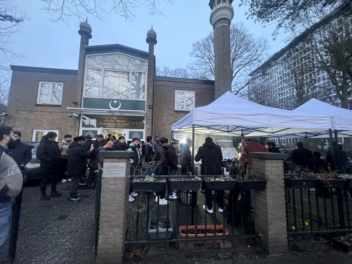 Mobarak Moskee tweet media
