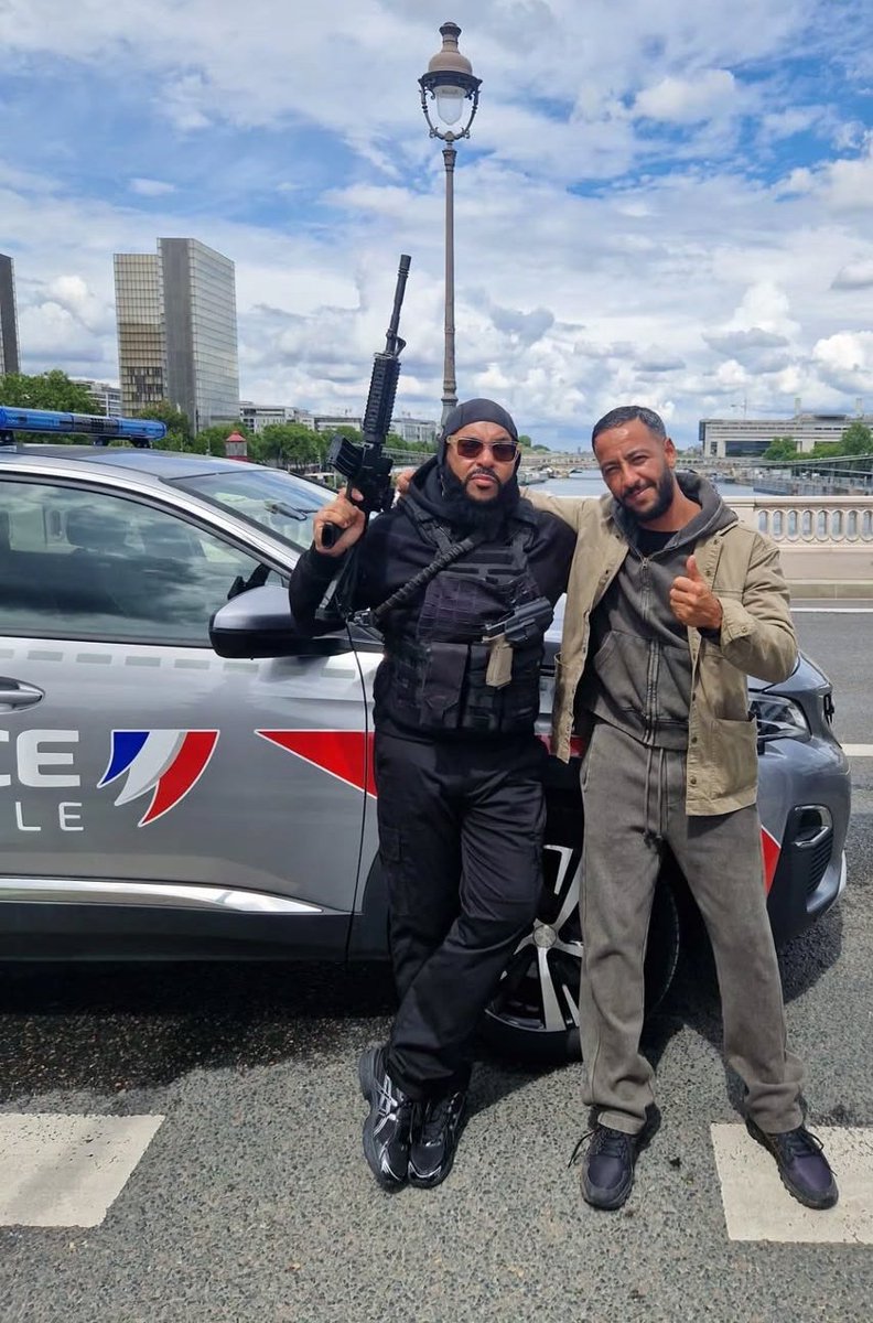 <a href="/OGBOFFICIEL/">OGB #MafiaK1fry</a> &amp; <a href="/Lacrim_Officiel/">LACRIM</a>
Banlieusards 3 sur @netflixfr le 4 mars. 
Réalisé par <a href="/KeryJames/">KERY JAMES</a> et <a href="/LalaSy1/">LalaSy</a>
🔥🎥