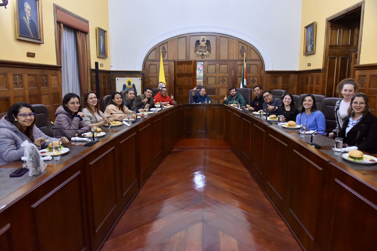 CarlosAmayaR's tweet photo. Terminamos esta gran jornada de trabajo junto a un equipo que lo da todo por esta #BoyacáGrande 💚💜🤍.

Me siento profundamente feliz y agradecido con Dios Todopoderoso porque gracias a Él las noticias que siguen llegando al departamento han sido muy buenas. 

¡Boyacá se merece mil cosas bonitas y trabajamos duro para seguirlas logrando 🙌🏻!

Le pedimos a Dios que nos siga dando fuerza, sabiduría y la posibilidad de continuar gestionando recursos para seguir transformando esta tierra que tanto amamos con el corazón 🥹.