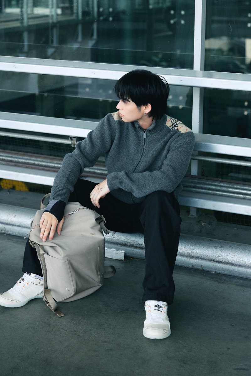 Boarding in style ✈️🇬🇧

(1/2)

#Burberry
#BurberryxBRIGHT
#BurberryAW26xBRIGHT
#bbrightvc
#Cloud9Ent