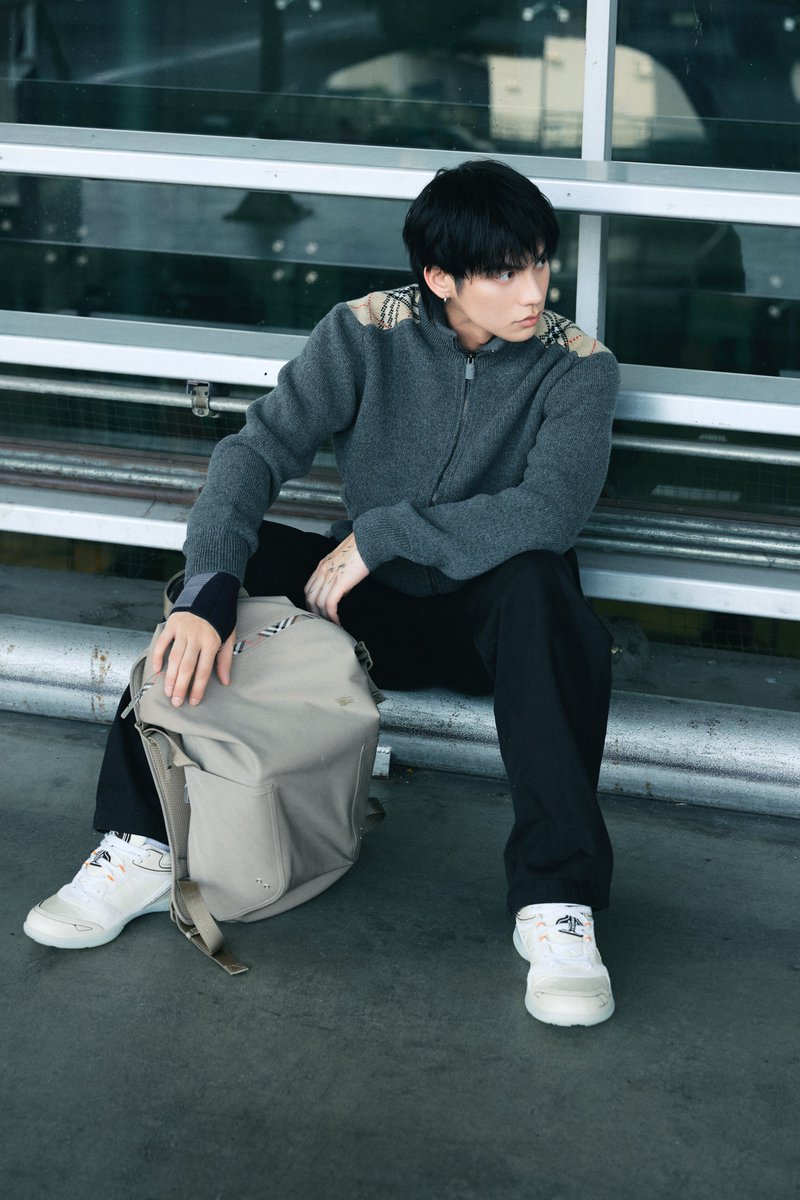 Boarding in style ✈️🇬🇧 (1/2) #Burberry #BurberryxBRIGHT