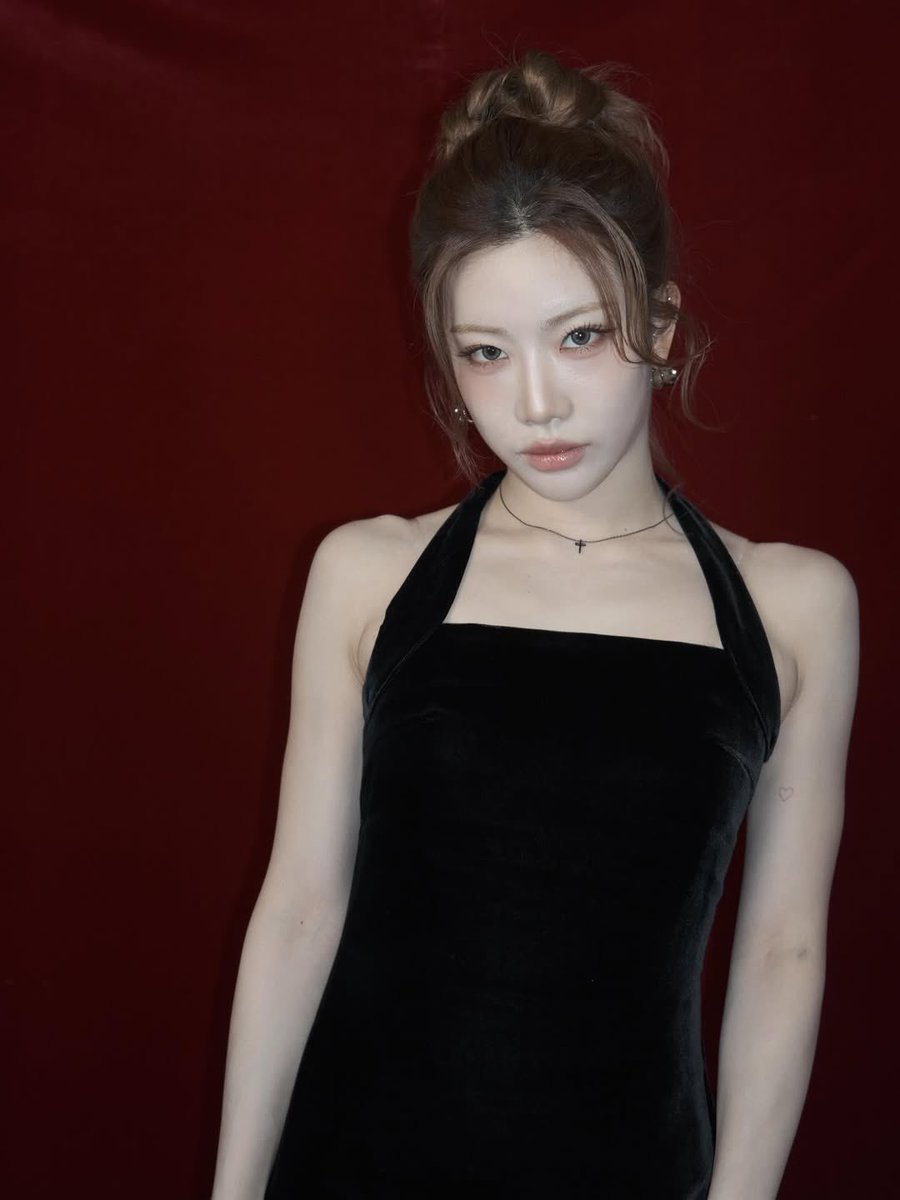 kimlipmedia's tweet photo. [260222] kimxxlip instagram 

“💋”

🎶 The Marias • Hush https://t.co/x7VLMaeonH