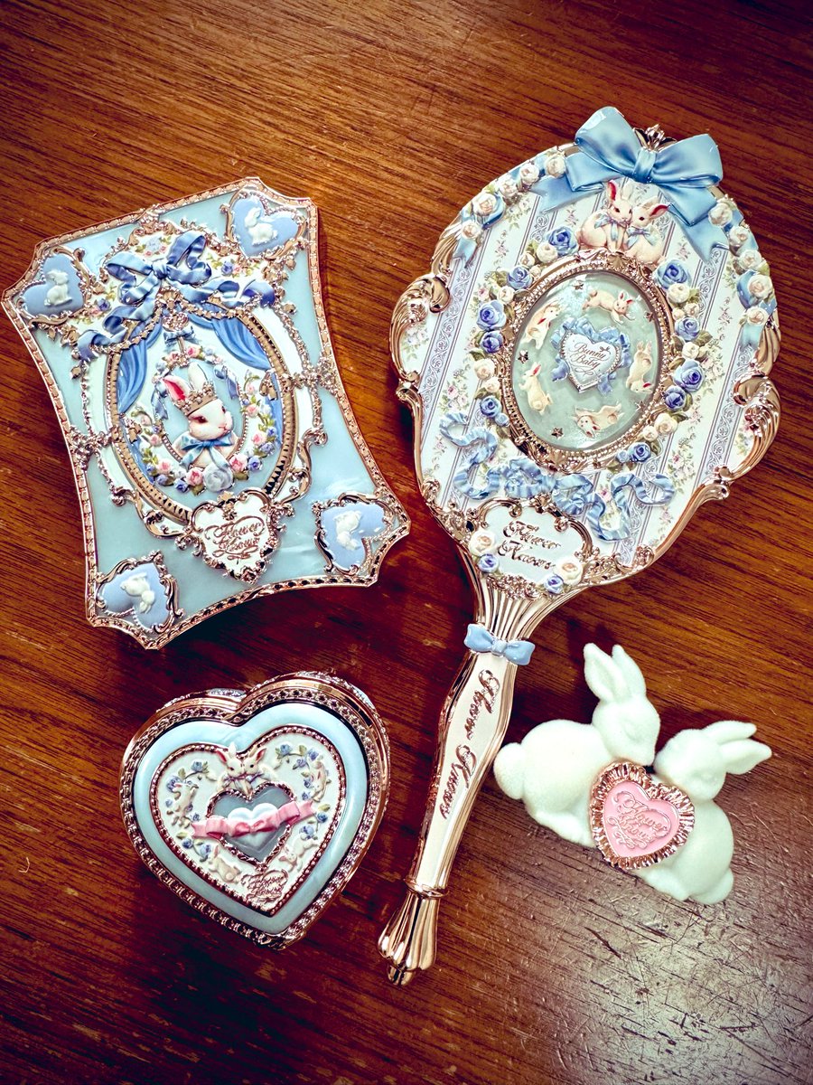 公式で買ったものが届いたので並べてみた。 可愛いがすぎるっっ