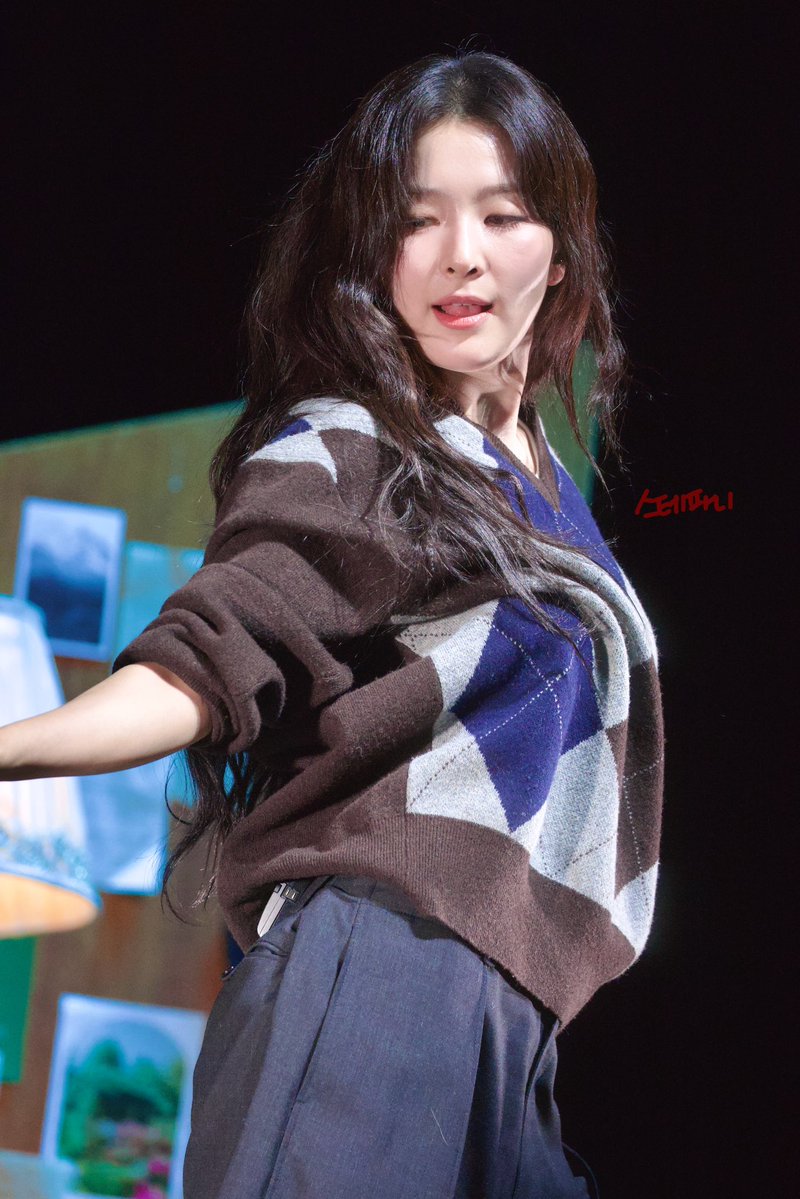 260207 #seulgi so cute 😘🐻🥹 #redvelvet