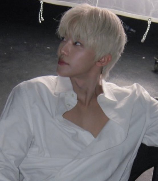 หล่อ
ผมขาว
ขนตายาว

ฮืออออออออออออออออออออออ🥹🥹🥹🤟🏻🤟🏻🤟🏻