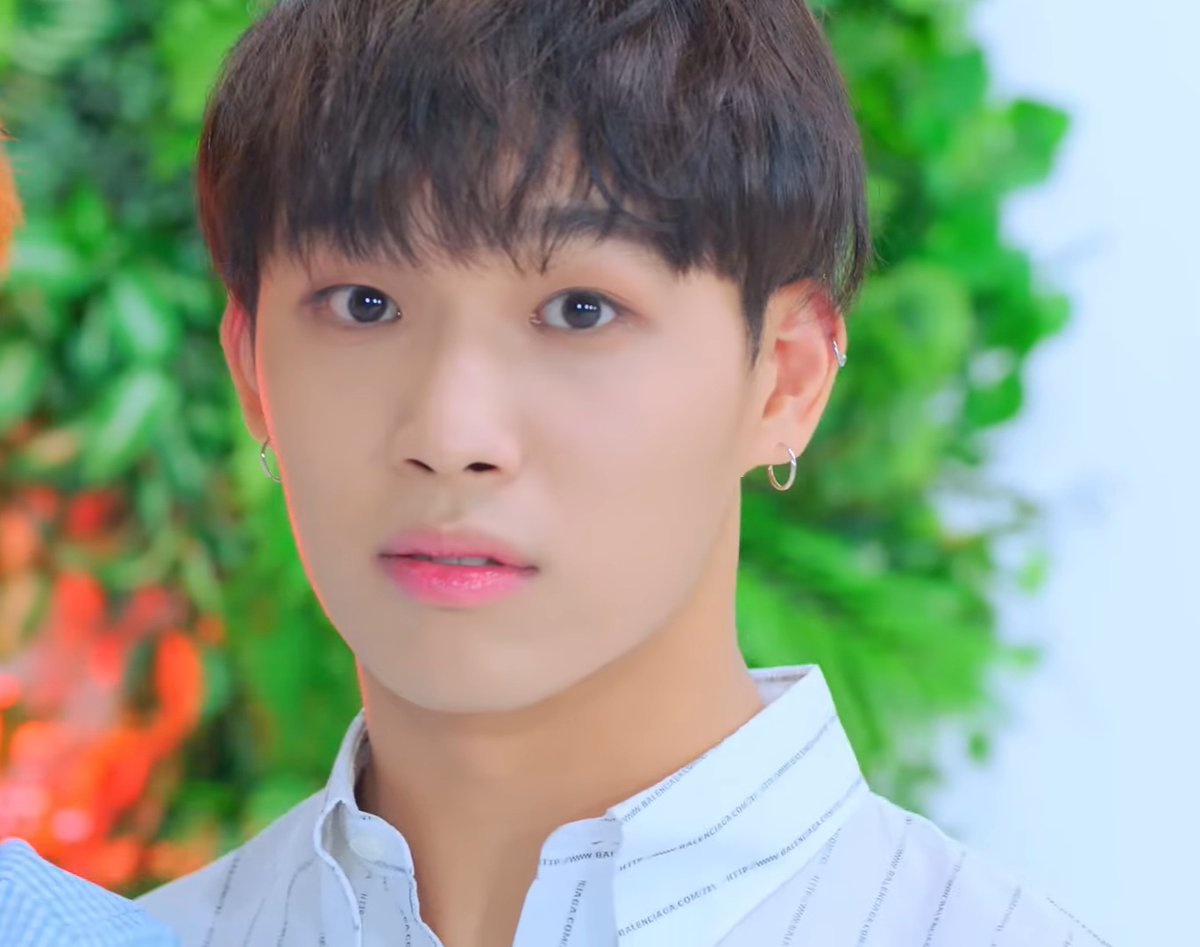 당혹감을 숨길 수 없는 편 
🐻: 이거 맞아..? 이거 맞냐구..