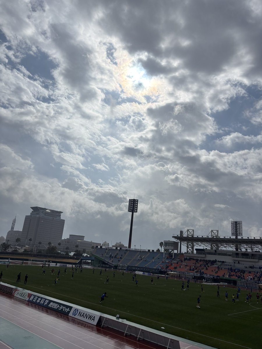 今日の天気の情緒ヤバすぎだろ！
#鹿児島ユナイテッドFC