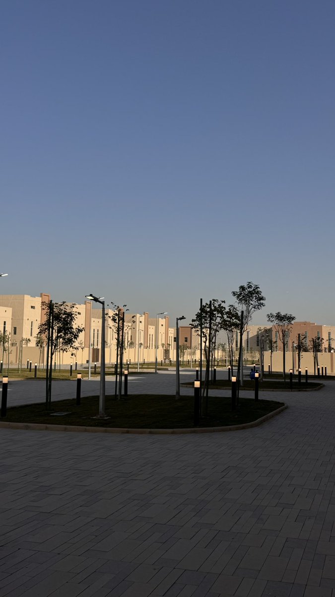 "لا شيء يُبهرني كوقوفُ الله بجانبي في كلِ المواقف التي أرى أنها أكبرُ مني وأني لن .. أستطيع أن أتعدَاها وحدي ، في كل مرة يُبهرني برحمته وبأنه قريبُ جدًا منا ويسمعُنا ويشعرُ بنا حتى وإن لم نكن نستحق وكنا مقصرين وحتى لو أن ذنوبنا كثيرةٌ ، لكنه اللّٰه يُبهرنا دومًا❤️❤️