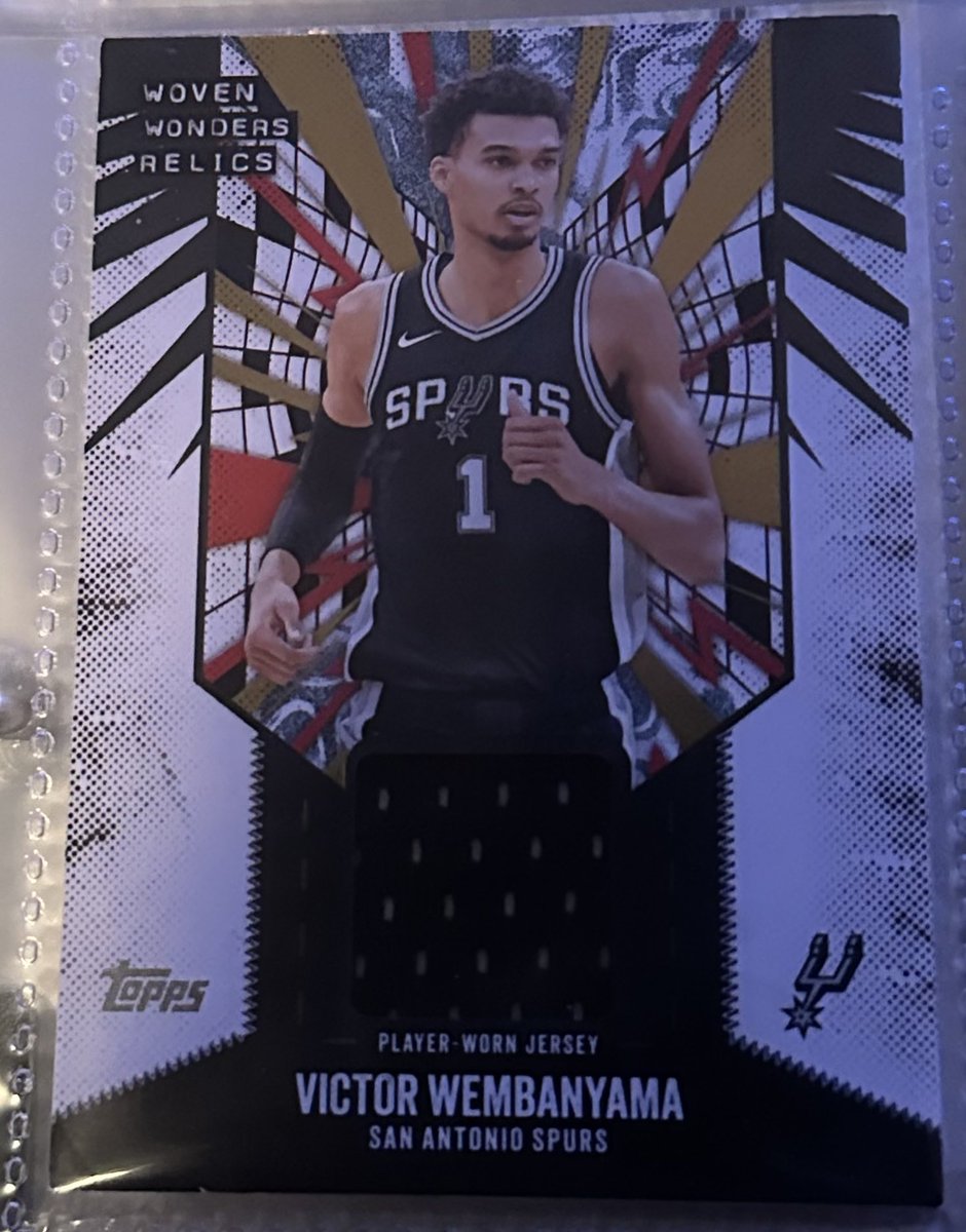 KING_BARNES4's tweet image. Can someone tell me if these cards are good hits? Pulled them in the same box of 2025-26 Topps Basketball today. #Topps #NBA #CardCollectors