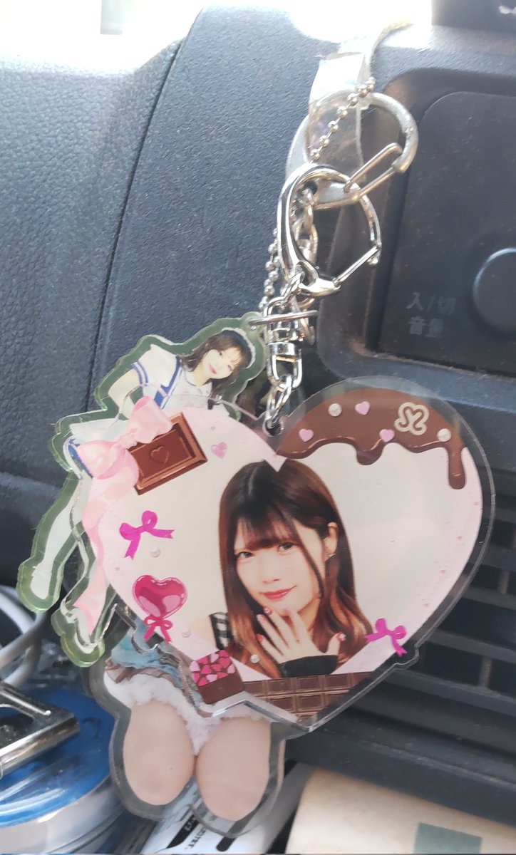 #ゆゆなのセーブデータ 

久し振りに入国しましたよ。
見知った顔がいないと
緊張しちゃうね(誰も信じてくれないが人見知りなの😣)

やっと秋葉原にいる時に
ゆゆなちゃんがいまして、
ちゃんとメイドで。
キッチン多いからね。

なんかチェキとグッズ
おねだりされたので
購入しました。