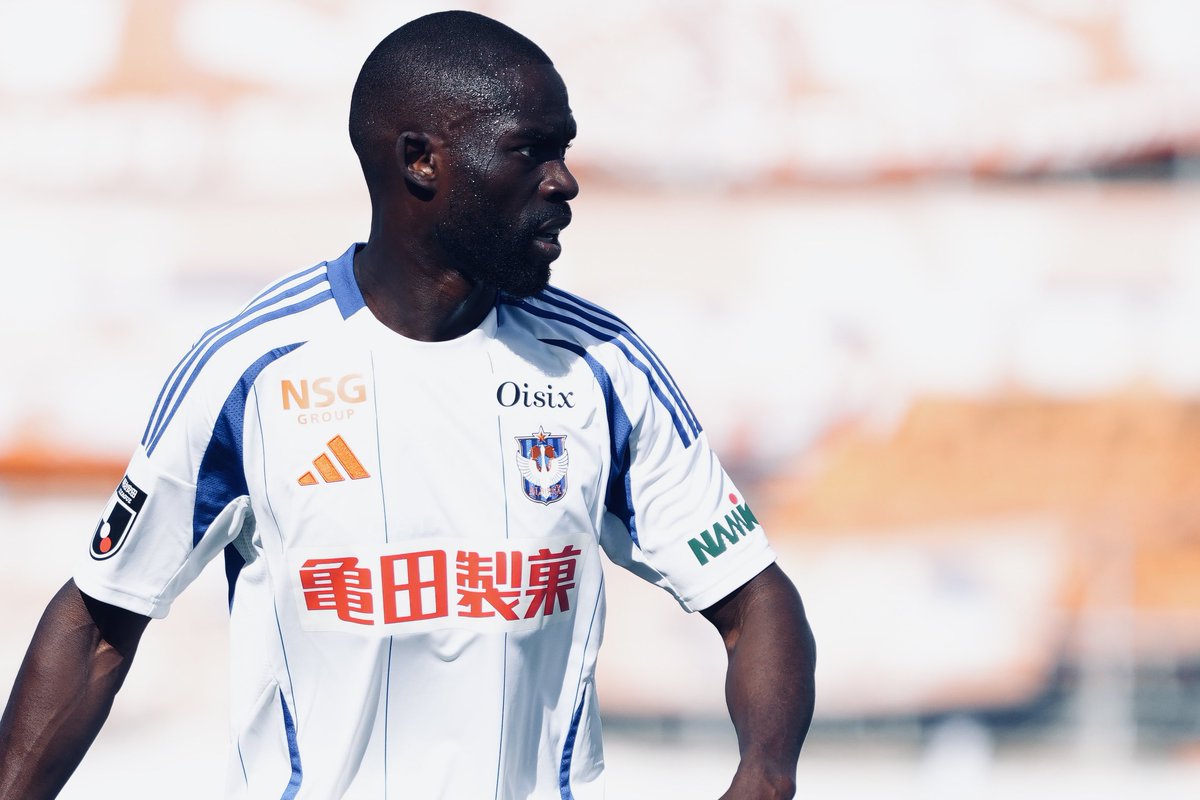 🧡🦢💙 1-0で前半終了⏱️ 勝利を願うサポーターのために、追加点を