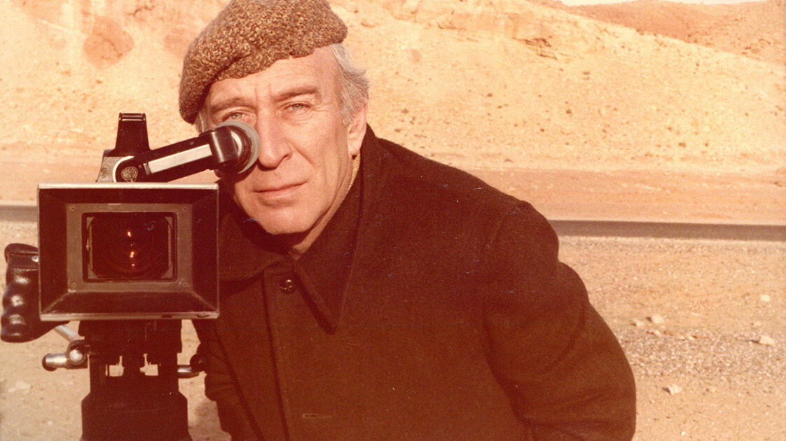 "Chiedere a chi ha il potere di riformare il potere!? Che ingenuità!"
[«Giordano Bruno», 1973]
Il 22 febbraio 1930, a Genova, nasce Giuliano Montaldo