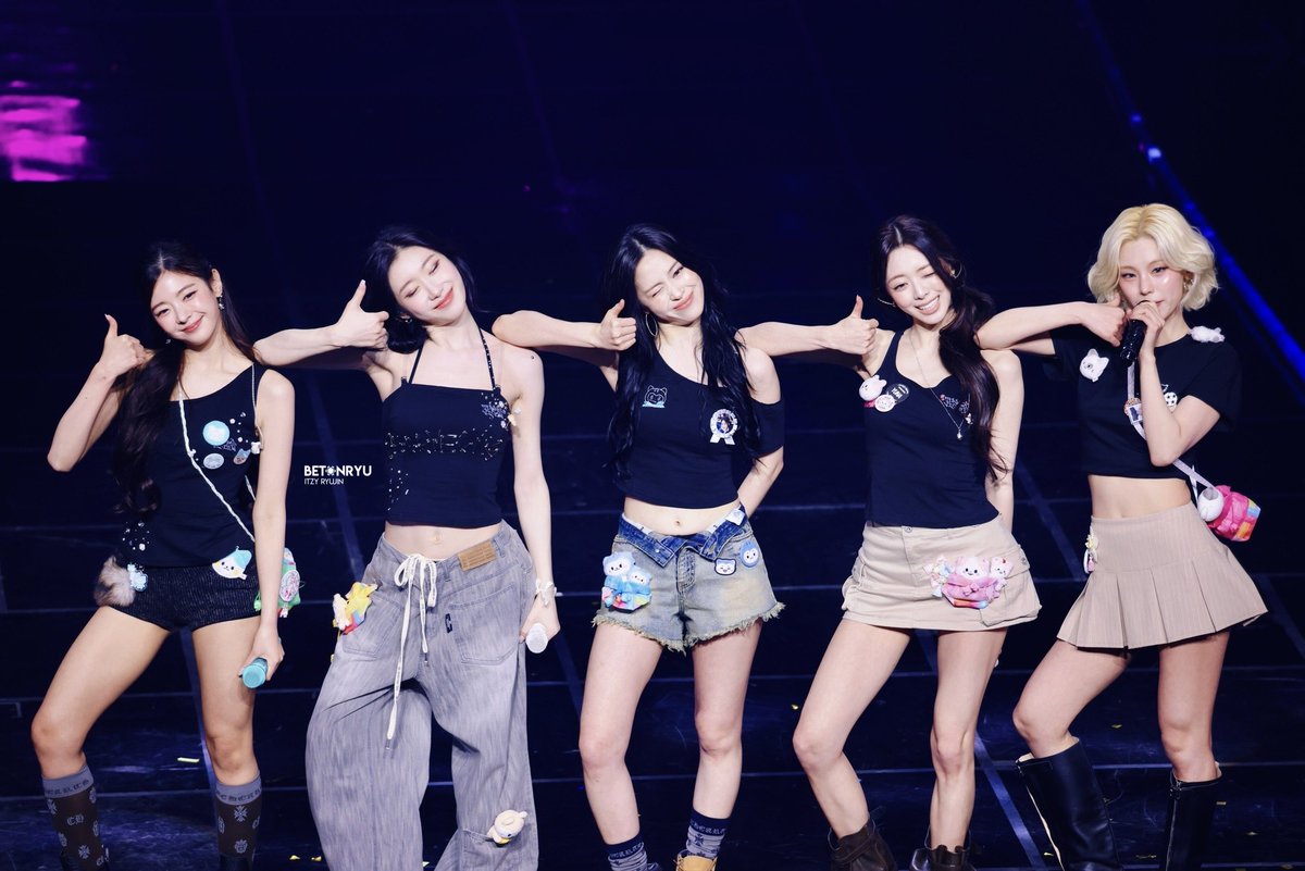 betonryu_srj's tweet photo. 260213-15 ITZY 3RD WORLD TOUR <TUNNEL VISION> in SEOUL HQ 

One, two, three, for five
Hands up to the sky
We make stars shine bright
We are shining brighter

#있지 #ITZY #예지 #YEJI 
#리아 #LIA #류진 #RYUJIN 
#채령 #CHAERYEONG #유나 #YUNA
@ITZYofficial https://t.co/3xiWMhw9t6