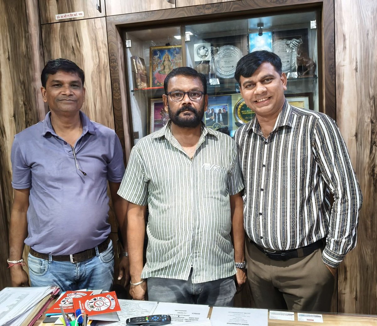 TejasSoni18's tweet photo. With Our #keycare &amp; #stellardrive 
#karnataka #Distributor Mr. Virendraji and Mr. Chandrakantji....Siddhi Automotive #Bangalore.. https://t.co/tB9dwCalA0