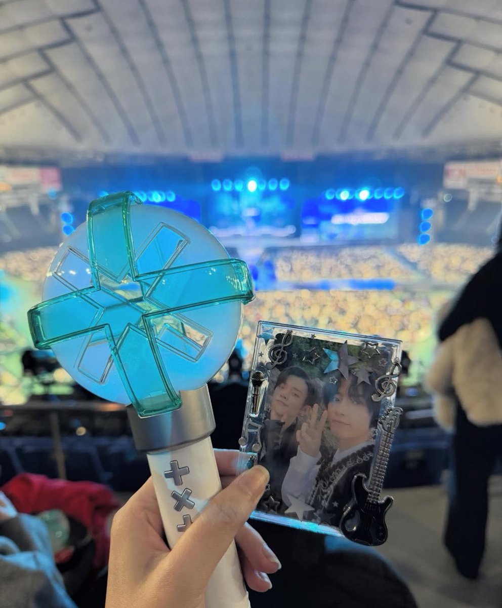dkys93_05's tweet photo. TXT WORLD TOUR <ACT : TOMORROW> IN JAPAN (TOKYO DOME) 🌟💫

ขอบคุณทีเร้กที่ช่วยสานฝันโตเกียวโดมในวัยเด็กของพี่ 🥺😌👍🫶 (ลงย้อนหลังฮะ) https://t.co/ZaGKw9ce5H