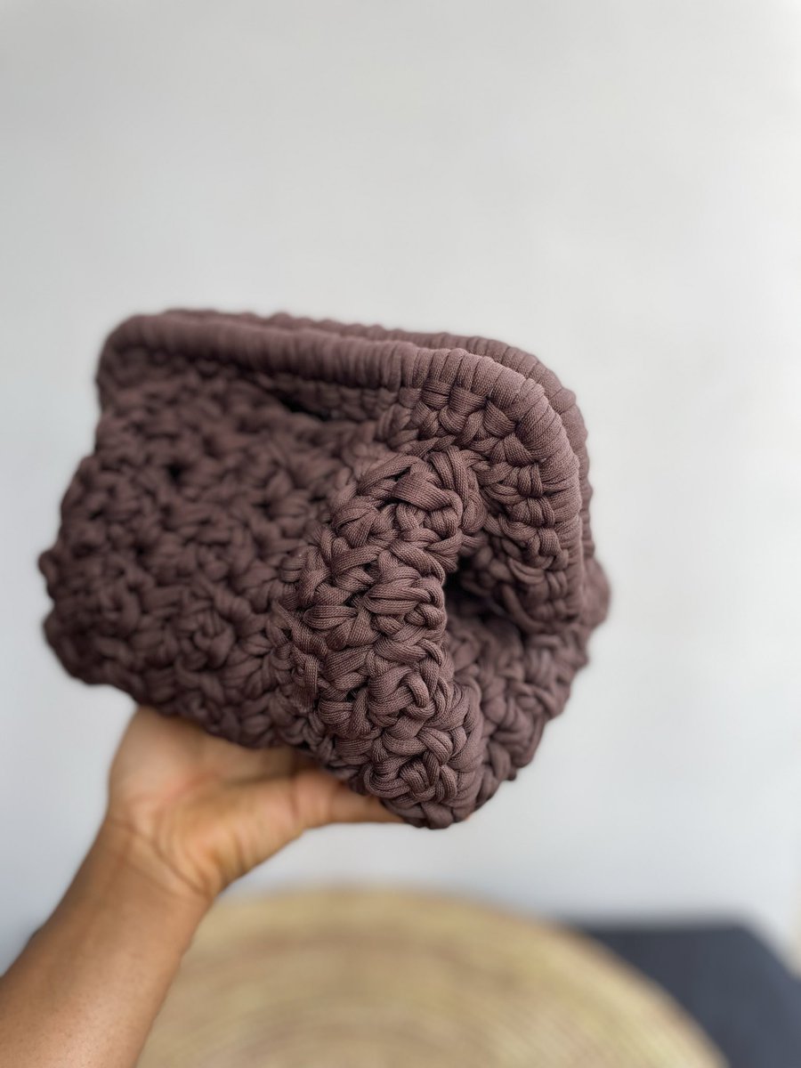 m_bu_ru_'s tweet photo. @meenaji7428 Hi I’m Cynthia and I’m a crochet bag artist https://t.co/CzsIeW4Vo4