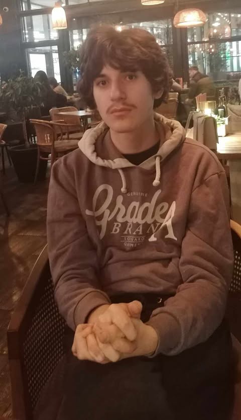 AnaNjene's tweet image. Prvog marta je Milošu 18 rođendan.Pomozimo mu da ga proslavi uz dosta poruka.Sakupimo za lečenje u Rusiji.
Podelite objavu,molim vas.
174 na 2407 za Miloša