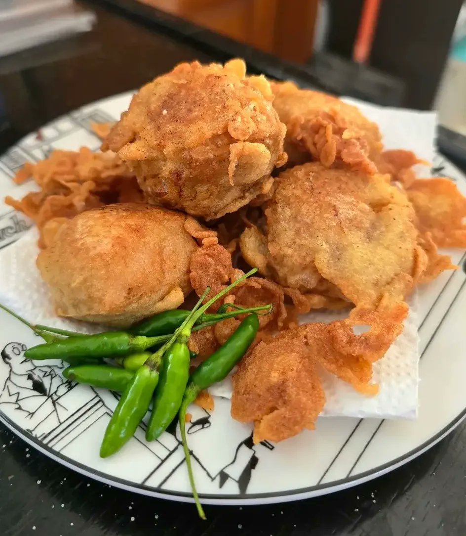 changaaa13's tweet image. Kalian prefer tahu isi atau bakwan?