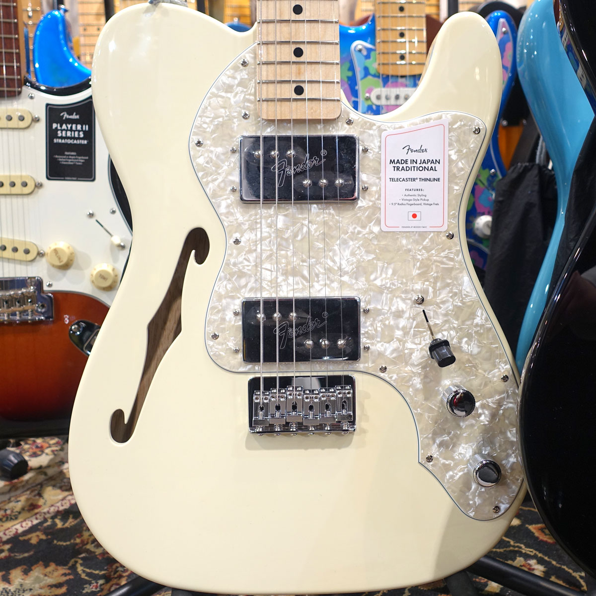 アッシュボディ、9.5インチラジアスのUシェイプメイプルネック、6