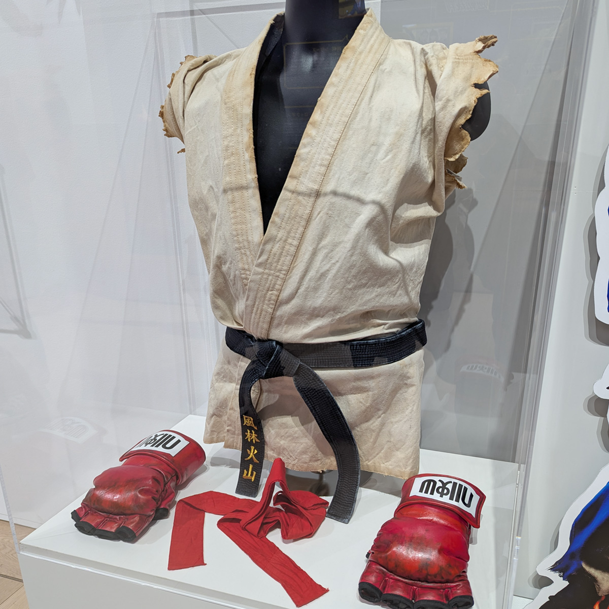 benjamin_6b's tweet photo. 大カプコン展に行ってきました。ファミコン時代の開発の苦労や、カプコンの高い技術力などが垣間見えて、非常に有意義な時間でした。それにしても欧州版「ロックマン2」のイラストは強烈の一言に尽きます。 https://t.co/HAJi8GnW5U