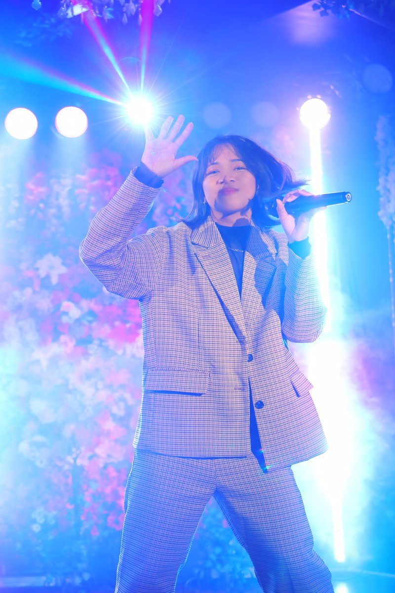 現像してて、思わず言いたくなってしまった。
「Icaフラッシュ！」
「Icaビーム！」
ライトと手の位置が絶妙なのですｗｗ

#Ica物語