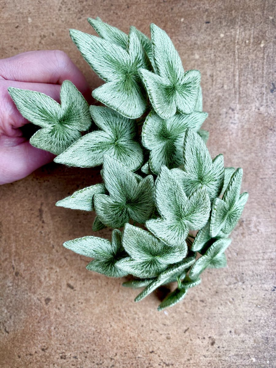 朝顔の葉を追加でコツコツ制作 この量で足りるかな？ ちょっと不安