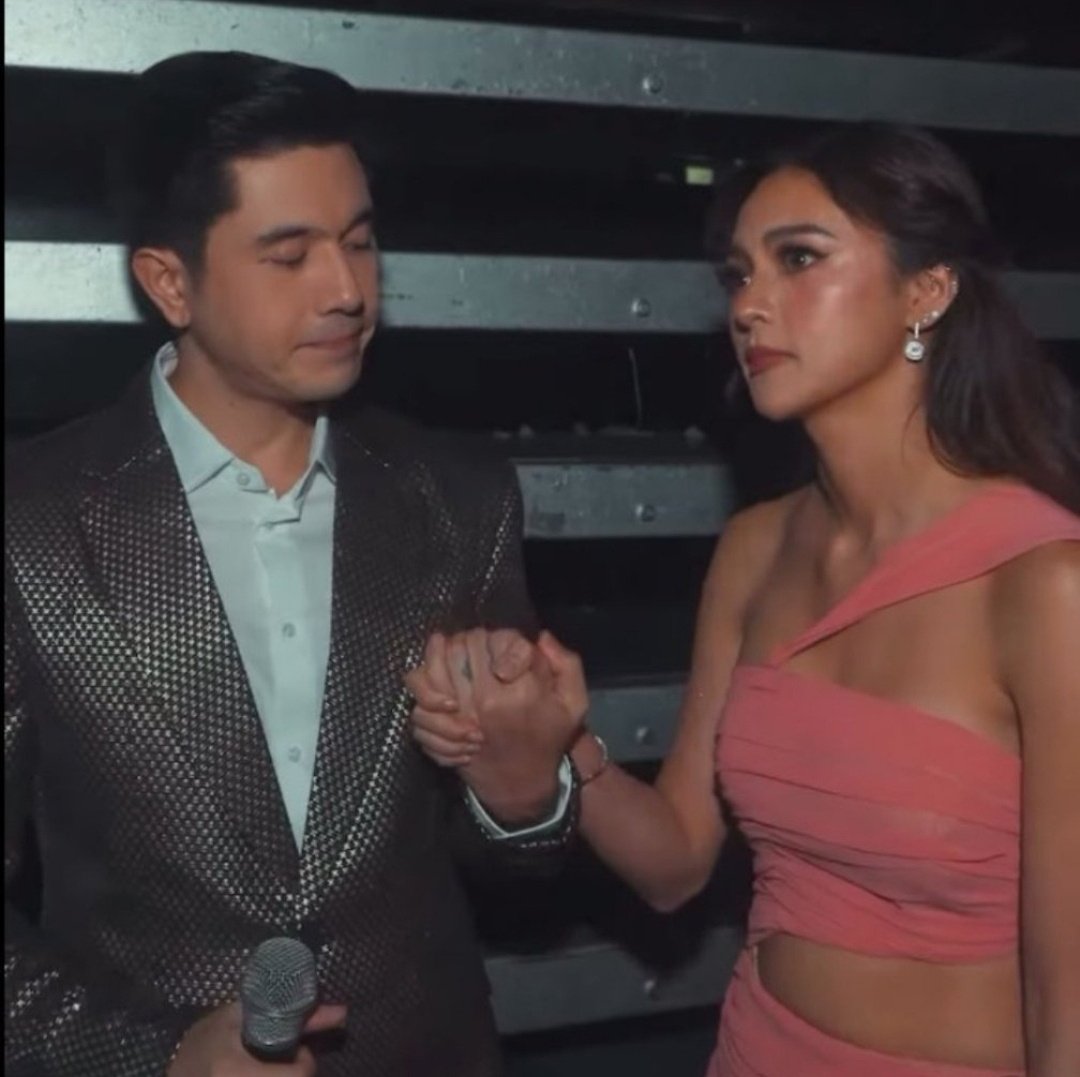 Hawak ng may karapatan 🤭

#KimChiu #PauloAvelino #KimPau