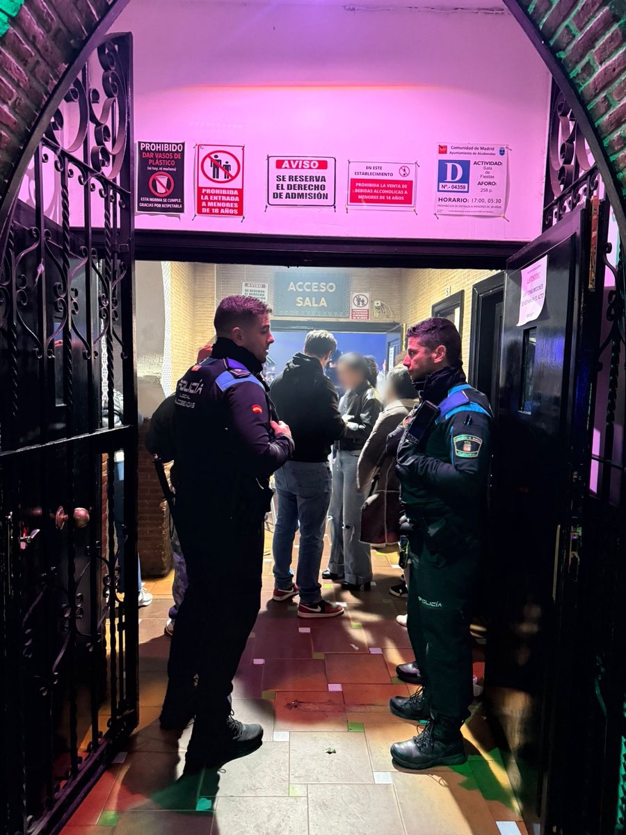 🚨 Alcobendas Segura: sanciones a quienes impiden el descanso vecinal

🤝🏻 Prometí mano dura y estamos cumpliendo.

🚓 Noche de inspecciones y controles en bares de ocio nocturno del centro de Alcobendas.