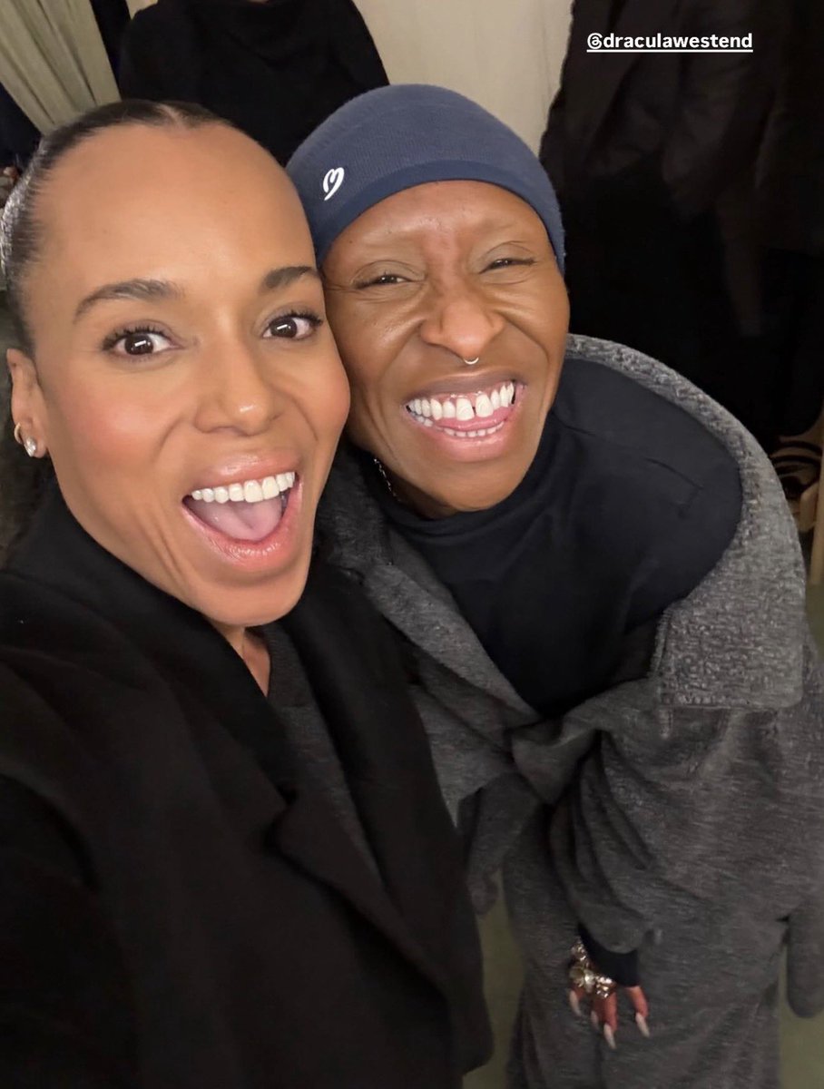 Kerry supporting our girl in Dracula🥹❤️