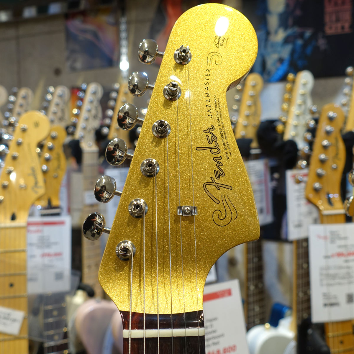 Mystic Aztec Goldをボディとヘッドトップに採用し、アノダイズド