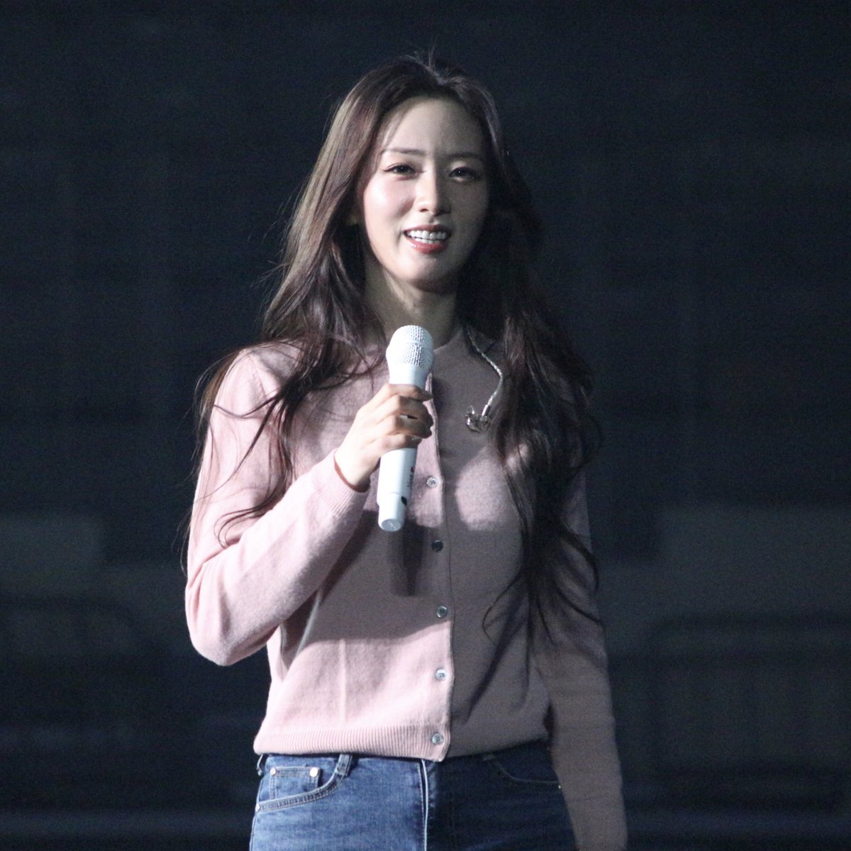 260222 APINK 8th Concert 
<The Origin : APINK> Sound Check

かわいい🩷

#에이핑크 #윤보미 
<a href="/Apinkbm/">윤보미</a>