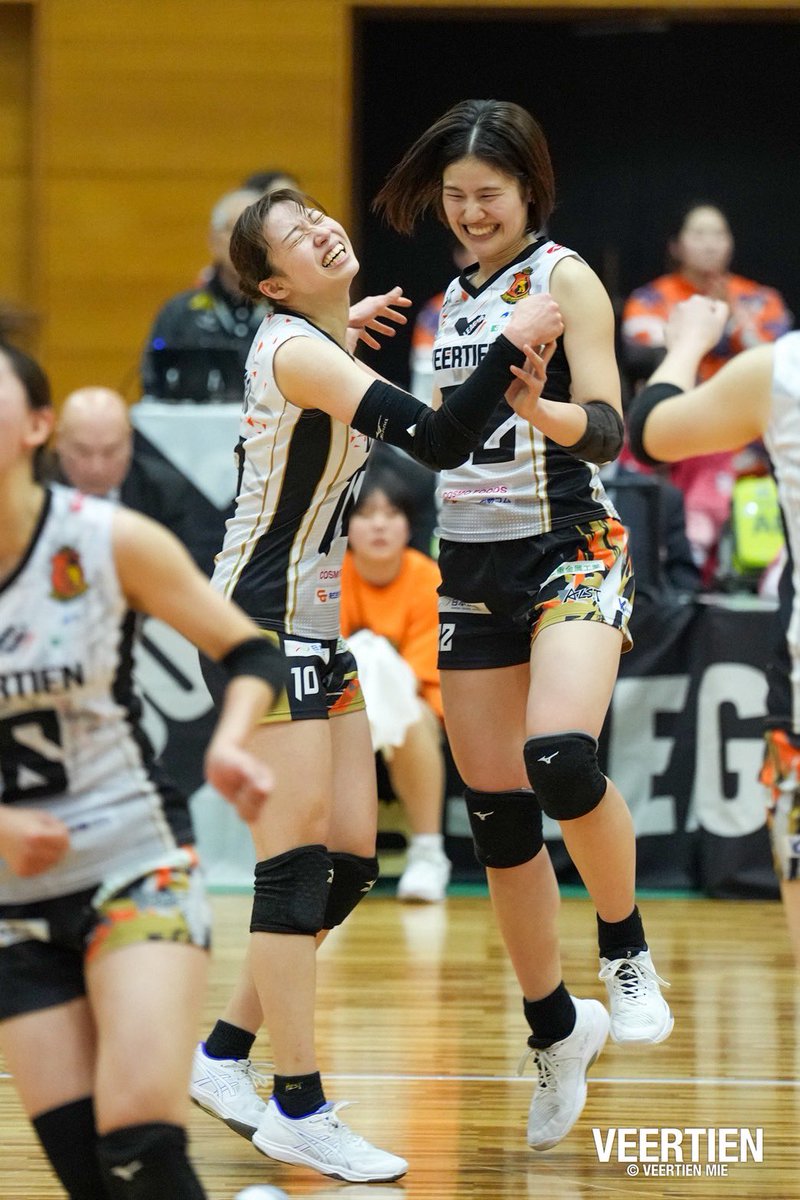 Veertien_LVC's tweet photo. ⭐️2025-26V.LEAGUE⭐️
🦁HOME GAME🦁

📅2月22日（日）
📍安濃体育館
🆚広島オイラーズ
入場者数:602人
VOM:喜多、岩田、長田

1️⃣25-20 👑
2️⃣26-24 👑
3️⃣24-26
4️⃣25-20 👑

セットカウント3-1🔥
ホームゲーム最終戦を勝利で終われました‼️
たくさんの応援ありがとうございました😭

#ヴィアティン三重 https://t.co/9hz1U4mlo3